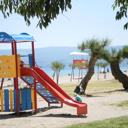 Lana アパート オミシュ