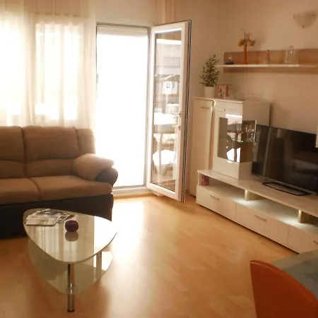 Lana Apartman *