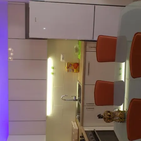 Lana Apartment *